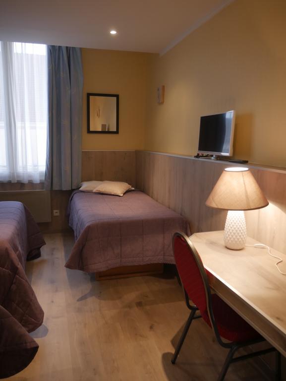 Hotel & Restaurant Le Cardinal Poix-de-Picardie Экстерьер фото